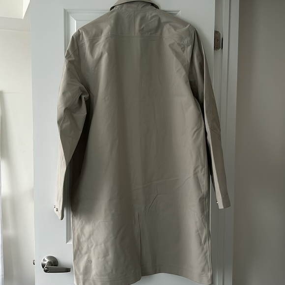 Lululemon Rain Coat - Picture 6 of 12